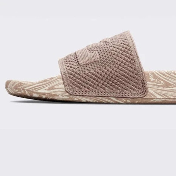 APL Big Logo TechLoom Knit Sport Slide Almond/Creme/Marble Women's 10 EU 41 New - Picture 2 of 6